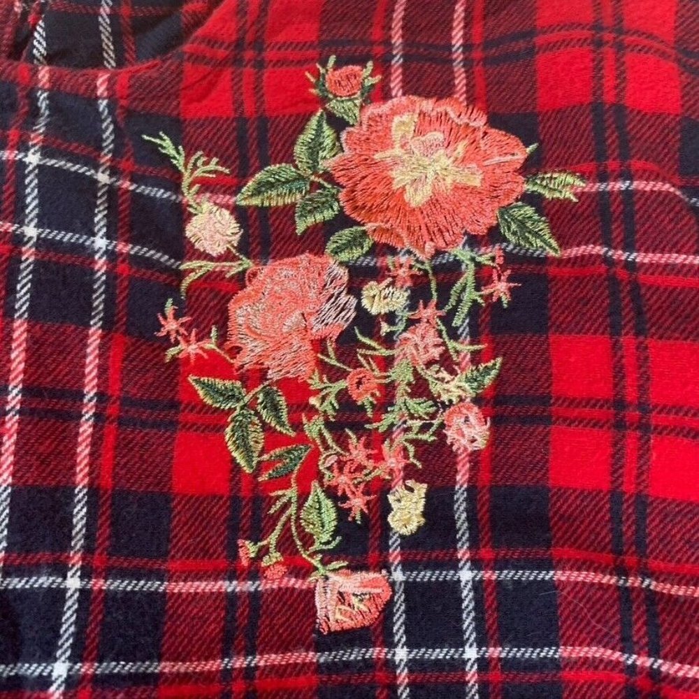 Womens Medium Plaid Flannel Shirt Long Flare Sleeve Floral Embroidered Christmas - Picture 5 of 12